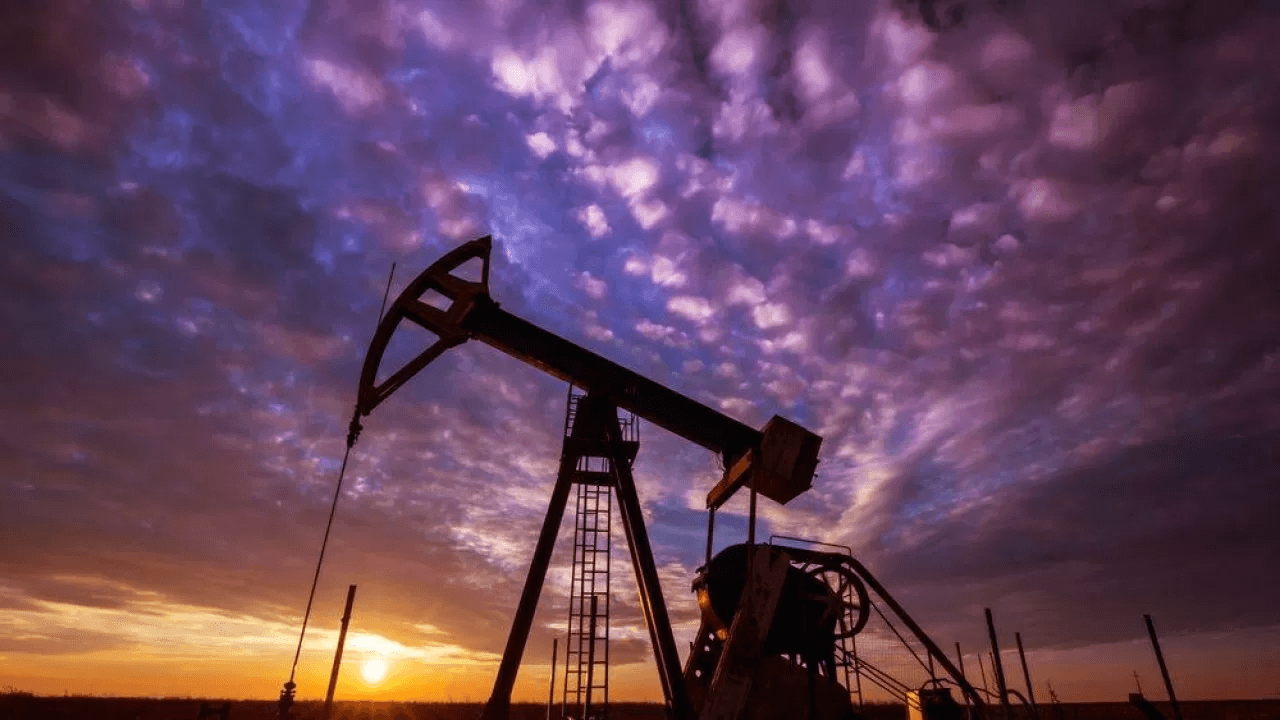 Средняя цена на российскую нефть опустилась ниже «западного потолка»